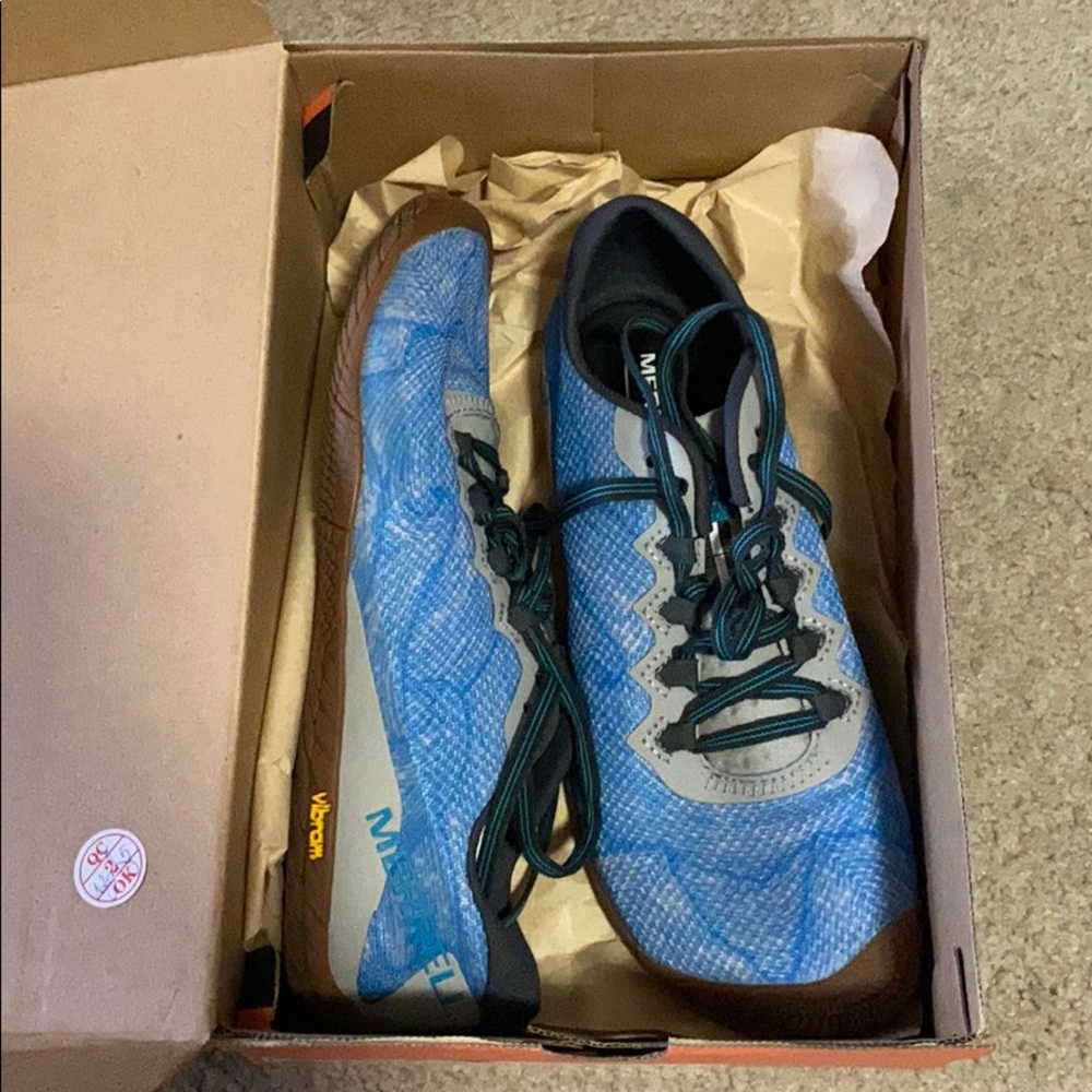 Never worn, only tried on, Merrell Vapor Glove 3.